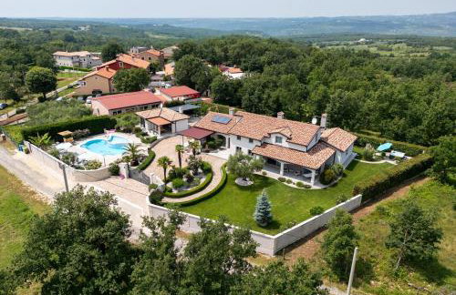 Villa Filton with private pool, sauna, pool and jacuzzi - Foto 1