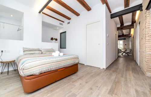 FLORIT FLATS - CATHEDRAL LUXURY TERRACE FLAT 2BR 2BA AC Wifi - Photo 25