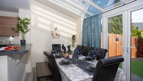 Cosy townhouse, new build, 5 bedrooms, Sleeps 8, Free Parking - Foto 4