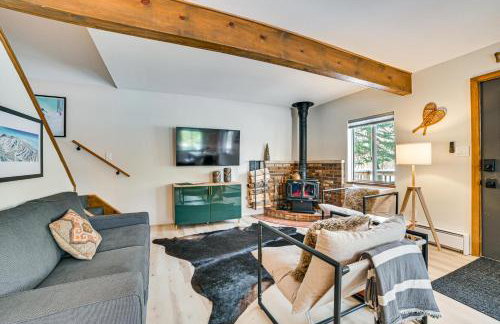 Roscommon Chalet with Hot Tub Near Higgins Lake! - Foto 3