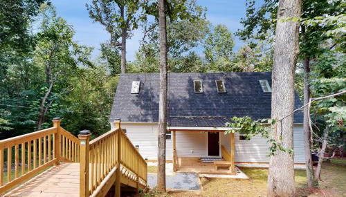 Forest Views and Grill! Lynchburg Treehouse Retreat - Foto 2