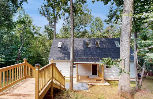 Forest Views and Grill! Lynchburg Treehouse Retreat - Foto 2