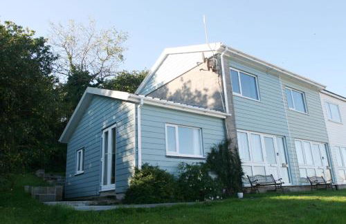 Freshwater Bay Holiday Cottages - Photo 2