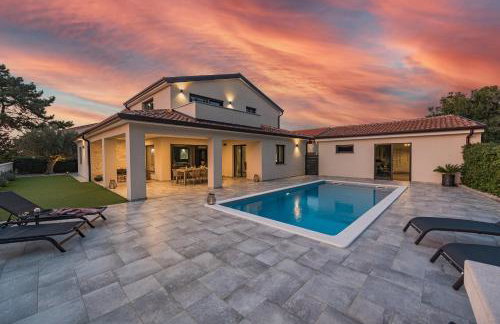 SPECIAL OFFER! NEW LUXURY APARTMENT with pool, fitness, outdoor bar&grill - Foto 2