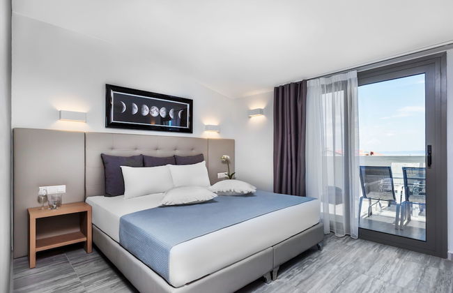 Nymphes Deluxe Accommodation - Photo 2