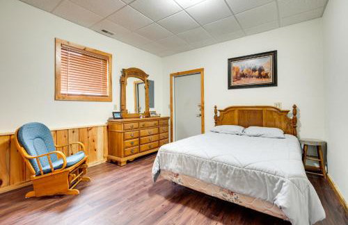 Boat Dock and Fire Pit Lakefront Monico Home! - Foto 12