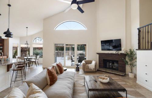 Arch Views Beautifully designed home with swimming pool table and more - Foto 9