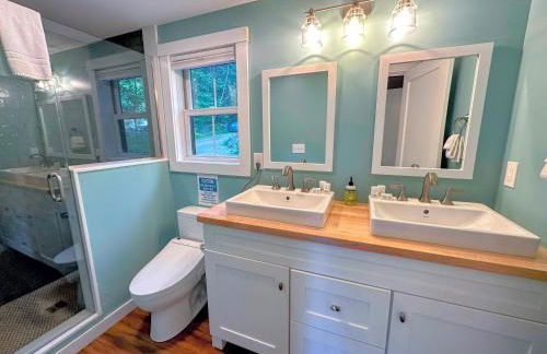 91WR Lake vibes and views at this waterfront home in the the White Mountains! Rest, relax, explore! - Foto 26