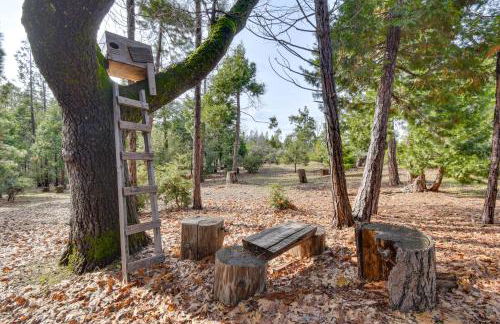 Deck and Wooded Views 5-Acre Auberry Retreat! - Foto 38