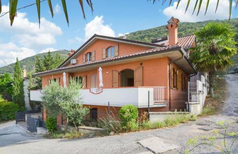 3 Bedroom Cozy Apartment In Gubbio - Foto 12