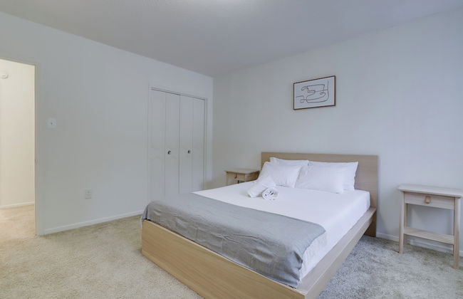 Crystal City Comfortable Apartments - Photo 11