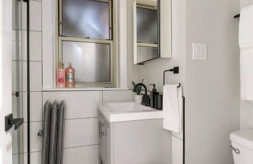 Cozy 2BR Apt - Perfect for a Seamless Stay - Montrose 1A - Foto 19