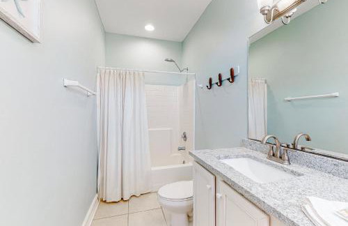 Dog & wedding-friendly home with private pool bikes & beach gear - Foto 14