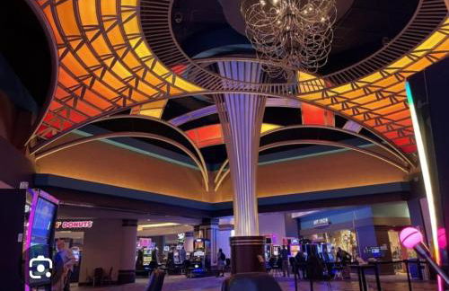 Tropical Desert Oasis Phoenix 5BR 3Bath with Outdoor Tiki Bar & BBQ - Photo 42