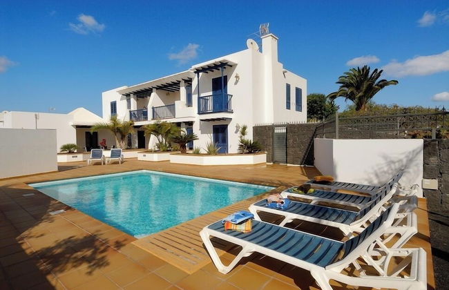 Immaculate 2-bed Apartment No 5 in Playa Blanca - Photo 8