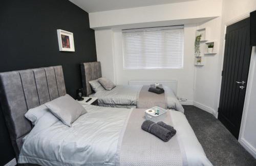 Cheerful 4-bedroom home in Sheffield - Photo 12