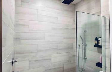 Luxury King Suite, 3BR 2BA, Beach Vibe, Top-Tier Amenities, Prime location - Foto 33