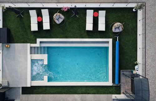 Entire Vacation Home - Heated Pool,Jacuzzi & Sauna - Photo 6