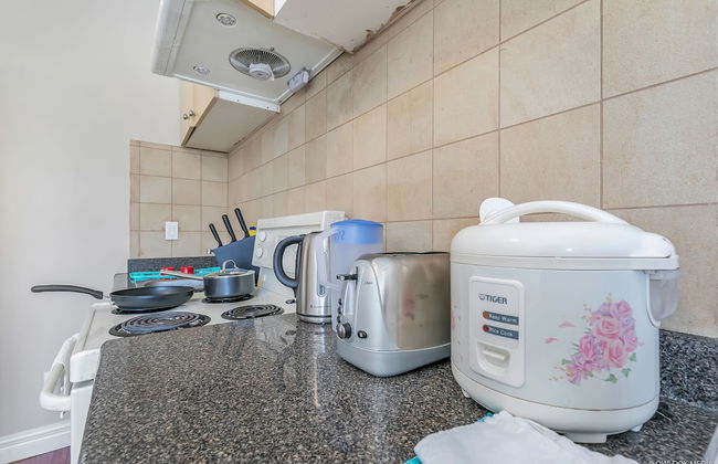 Bright 2 BR Private Suite by Elevate Rooms - Photo 9