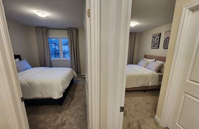 Exclusive Home in Niagara Falls - Photo 2