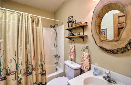 Pool and Lake Access Mtn-View Cottage in Newland - Foto 20