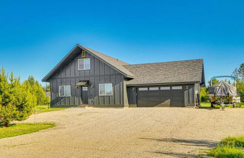 Family-Friendly Donnelly Home with Private Hot Tub! - Photo 1
