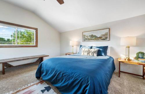 6-min walk to Lake - Home w/Fire-Pit & Pool Table - Foto 16