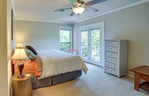 Spacious Arkansas Abode with Balcony and Fire Pit! - Foto 16