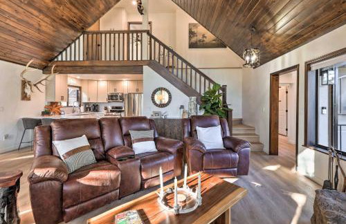 Wraparound Deck and Poker Room Cabin in Munds Park - Foto 4