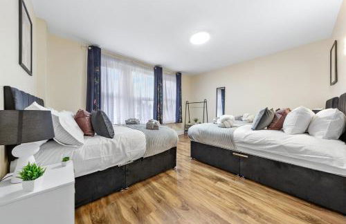 Lovely 4-BR Home In Leyton - Sleeps 14, Near Tube, Arcade, 100inchTV - Foto 52