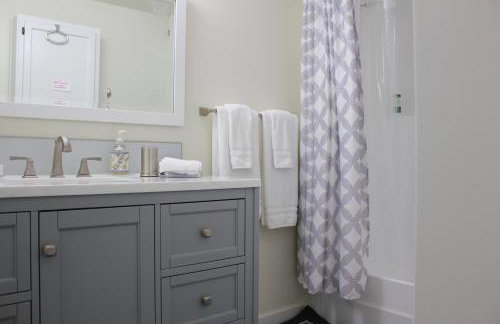 Entire cabin inside city limit - Foto 10