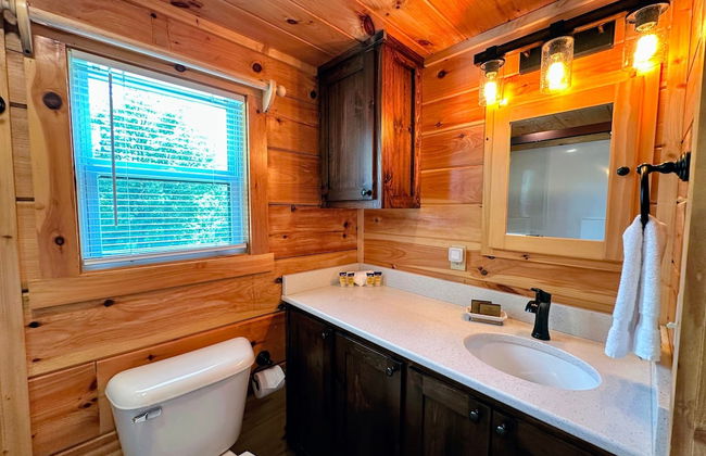 B11 NEW Awesome Tiny Home With A C Mountain Views Minutes to Skiing Hiking Attractions - Photo 17