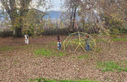 Cozy Covelo Tiny Home - Hot Tub & Oaks - Foto 15