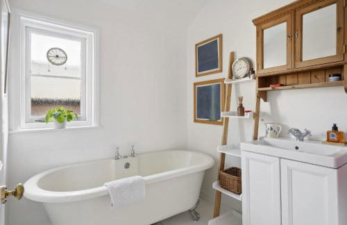 Beautiful Victorian Home on Peaceful Green Square - Foto 10