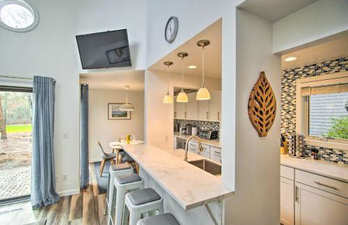 Bright, Coastal Mashpee Condo Near the Commons - Foto 8