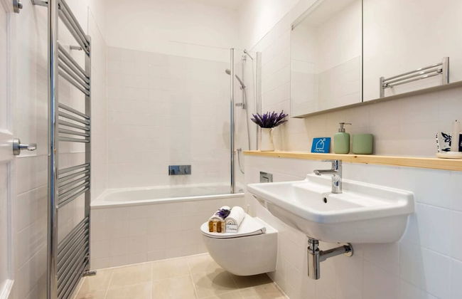 The Stunning Philbeach Garden Apartment - Photo 18