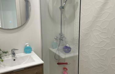 Familiar frente al Mediterráneo Piscina, parking - Photo 6