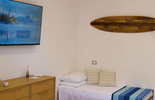 LIGEA APARTMENT - Bright Mediterranean Home with Bali-Inspired Touches - Central Anzio near Sea, Train and Bus Station - Foto 8