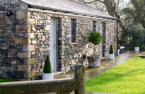 The Cow Shed - with hot tub - Photo 12