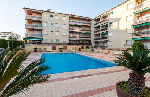 Near beaches large private patio, aircon & community pool - Foto 1