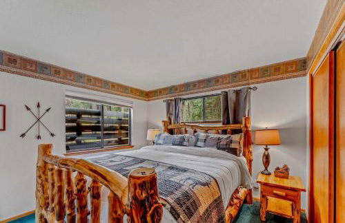 Near Northstar Wooded Retreat with Deck & Loft - Foto 16