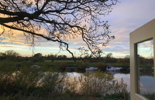 The Hut by the River - Foto 18