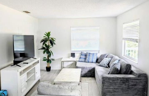 2bd 2ba Beachside E 3Min to Beach Pool! - Foto 2