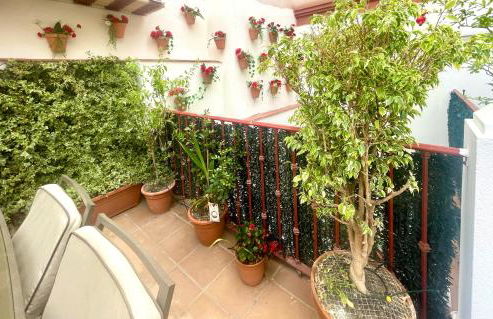 Maravilloso apartamento céntrico de 70m2, jardín propio 40m2 con piscina para niños y parking opcional - Foto 32