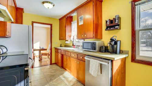 12 Mi to St Paul Pet-Friendly Home with Backyard - Photo 2