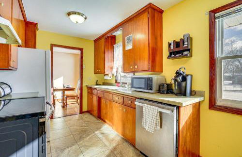 12 Mi to St Paul Pet-Friendly Home with Backyard - Photo 2