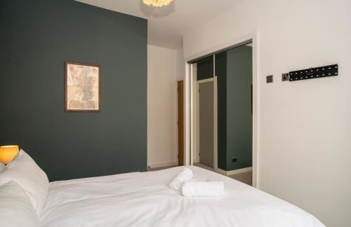 2BD Loft Style Apt - Edinburgh - Free Parking - Pass the Keys - Foto 47