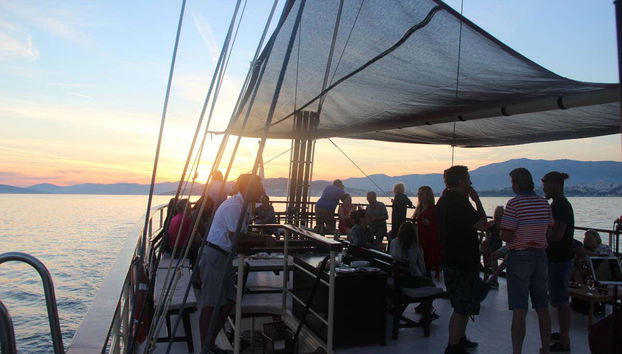 Vendo o entardecer com amigos