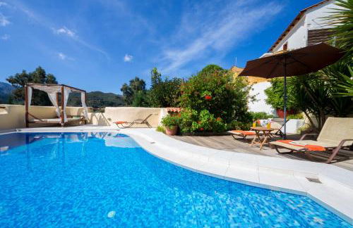 Verekinthos Villas - Pool, Hot Tub, BBQ, Kids Playground, Stunning Mountain Views - Photo 22