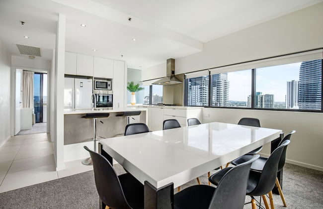 Ultra Broadbeach - Photo 34